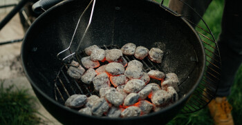 houtskoolbarbecue aansteken