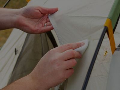 Hoe maak ik een tent schoon?