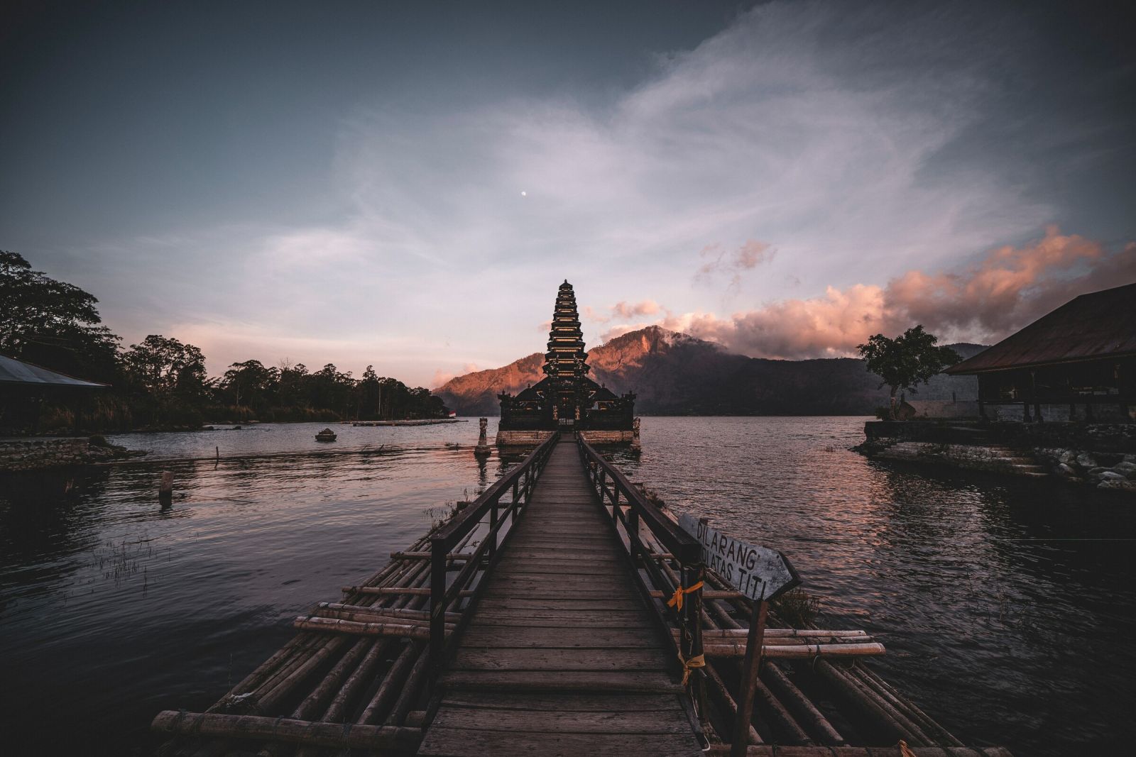 Achterop naar Bali>